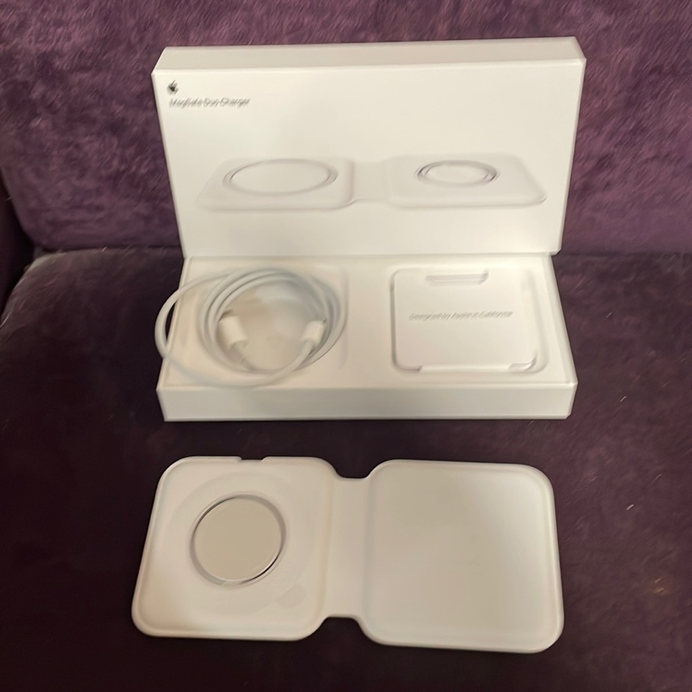 MagSafe Dup Charger.. new in box